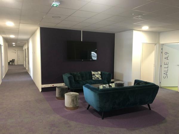 TOURS BUREAUX A LOUER de 44 M² A 2409 M² PARKINGS