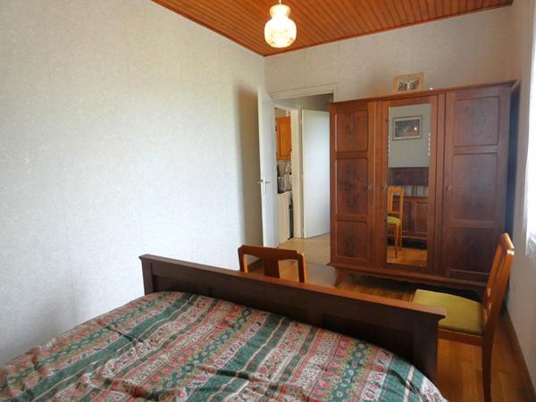 82300, Montalzat  Fermette isolée avec  maison habitable de suite , dépendances et terrains