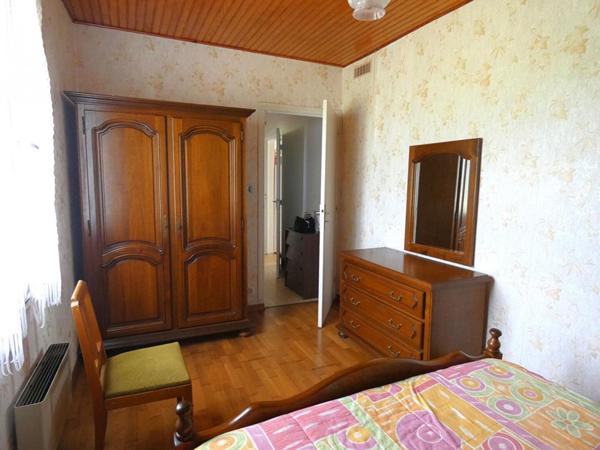 82300, Montalzat  Fermette isolée avec  maison habitable de suite , dépendances et terrains