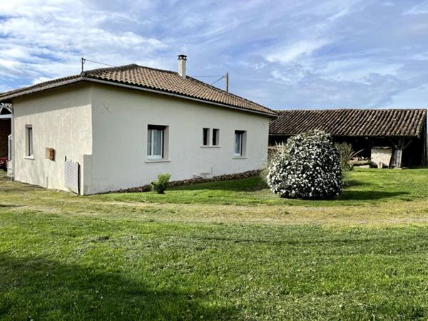 82300, Montalzat  Fermette isolée avec  maison habitable de suite , dépendances et terrains