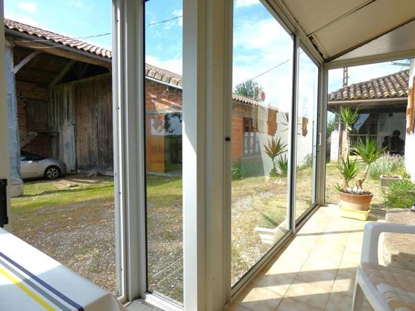 82300, Montalzat  Fermette isolée avec  maison habitable de suite , dépendances et terrains