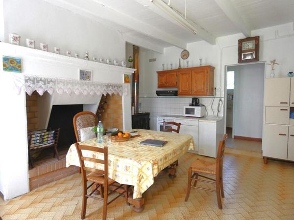82300, Montalzat  Fermette isolée avec  maison habitable de suite , dépendances et terrains
