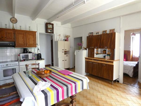 82300, Montalzat  Fermette isolée avec  maison habitable de suite , dépendances et terrains