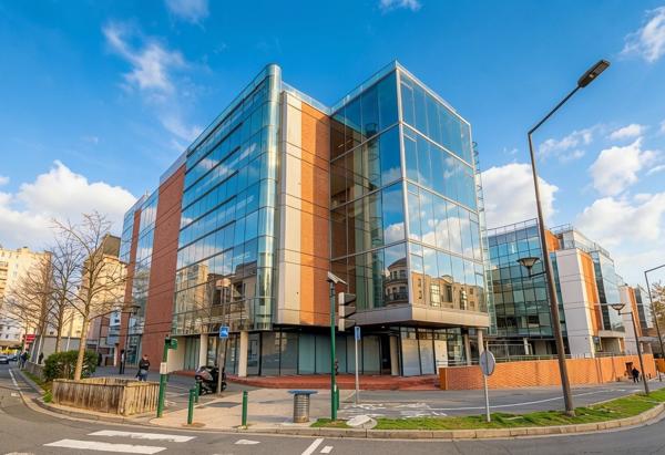 BOMA – Suresnes – Bureaux contemporains avec vue Seine