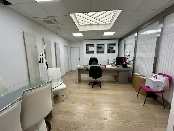BUREAUX à LOUER de 448.9 m²