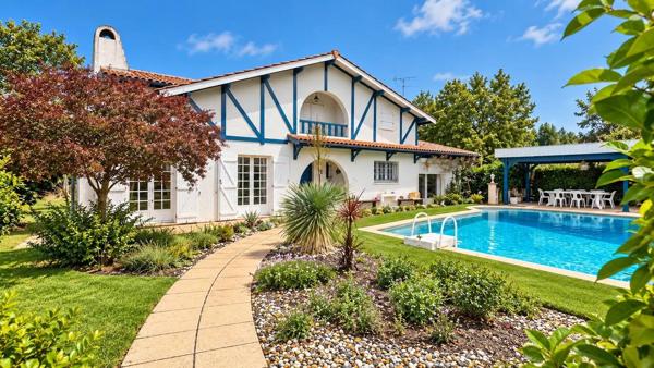 MARTIGNAS-SUR-JALLE – MAISON FAMILIALE 183 M² – 5 CHAMBRES – PISCINE – PARCELLE 1 054 M²