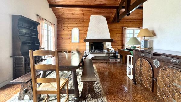 MARTIGNAS-SUR-JALLE – MAISON FAMILIALE 183 M² – 5 CHAMBRES – PISCINE – PARCELLE 1 054 M²