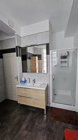 Local commercial avec appartement