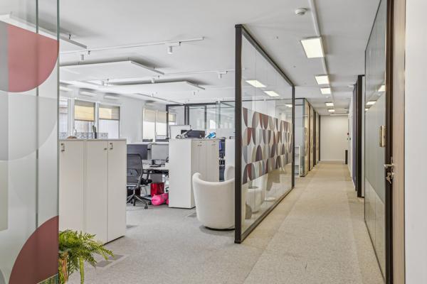 Bureaux à louer Paris 16e avec parkings en sous-sol et double adresse