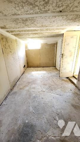 Dans un quartier résidentiel, Pavillon individuel sur 406 m² de terrain avec garage.