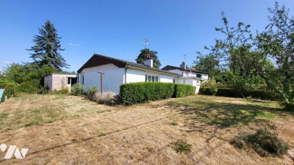Dans un quartier résidentiel, Pavillon individuel sur 406 m² de terrain avec garage.