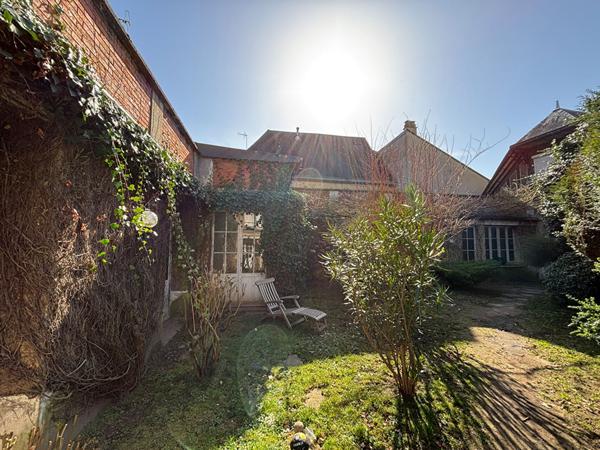 Très belle demeure au coeur du centre historique de La Flèche