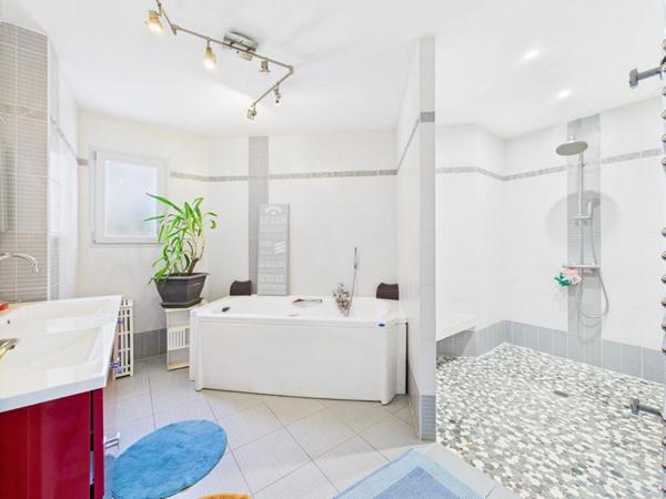 Pavillon  Prahecq 6 pièce(s) 143 m2 4 chambres