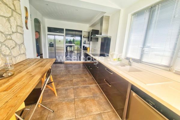 Maison à vendre 8 pièces de 195,99 m² à Gréoux-les-Bains