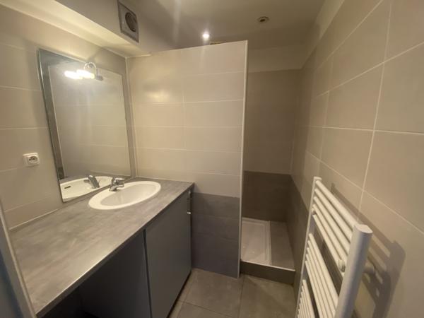 Appartement
                                                                                                                                                                                                                                                                                                                        3 pièce(s)                                                                                                                                                                                                          2 chambre(s)                                                                                                                                                                                                          64  m²