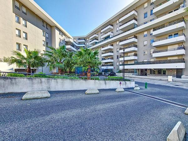 Location parking / box Marseille 11 - 10 m² - 80 €/mois