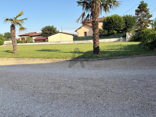 RARE BEYNOST Maison ancienne 220m2 au sol, terrain constructible