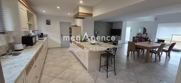 Maison à Arçonnay, 72610 - 7 pièces 170m²