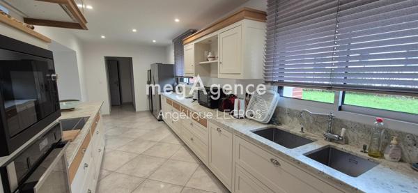 Maison à Arçonnay, 72610 - 7 pièces 170m²