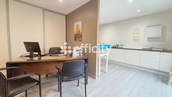 Local Commercial
         7 pièces
        - 162 m² 376 250 € *