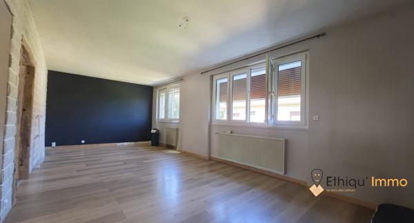 Maison familiale lumineuse avec combles aménagés et grand terrain – Chaumont