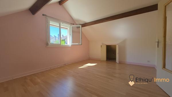 Maison familiale lumineuse avec combles aménagés et grand terrain – Chaumont