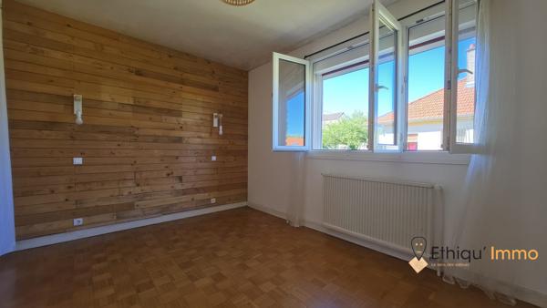 Maison familiale lumineuse avec combles aménagés et grand terrain – Chaumont