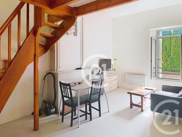 Appartement F4 à vendre  4 pièces - 79,55 m 2   SAINTES  - 17