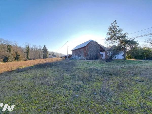 A VENDRE MAISON ET DEPENDANCES - BELLEY