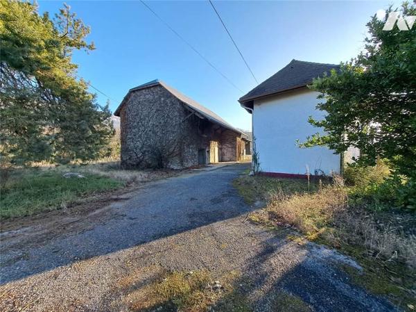 A VENDRE MAISON ET DEPENDANCES - BELLEY