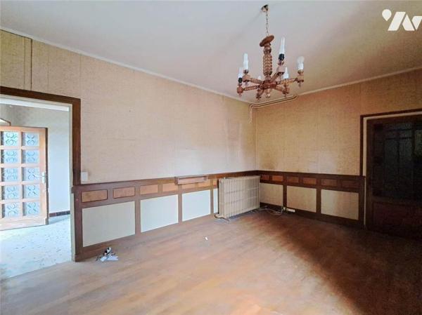 A VENDRE MAISON ET DEPENDANCES - BELLEY