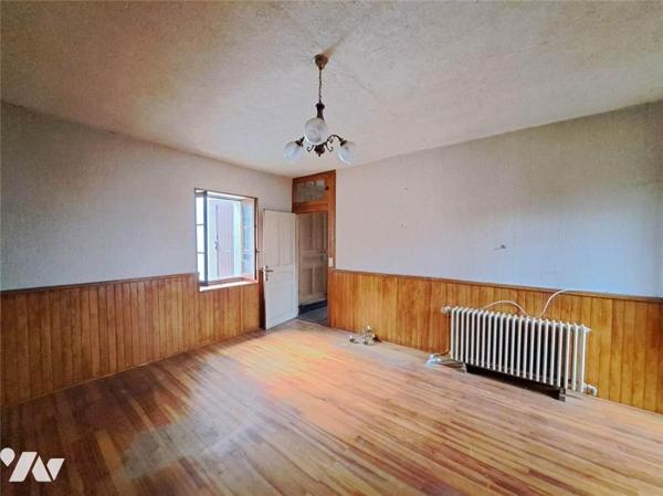 A VENDRE MAISON ET DEPENDANCES - BELLEY