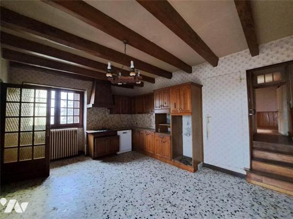 A VENDRE MAISON ET DEPENDANCES - BELLEY