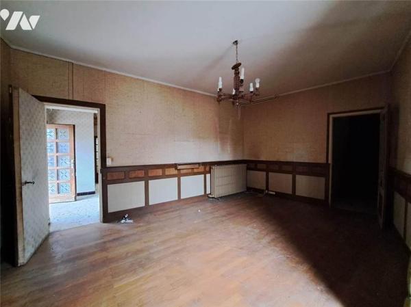 A VENDRE MAISON ET DEPENDANCES - BELLEY