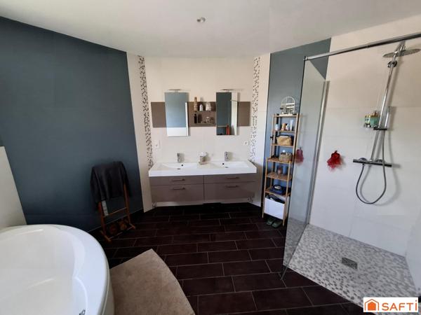 Maison de plain pied 150m2, 6 pièces, 3 chambres, bureau