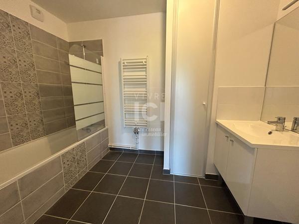 Appartement Nantes 3 pièce(s) 56.60 m2 + balcon cave et place de parking