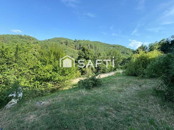 Villa de plain pied avec 5 chambres , garage et piscine