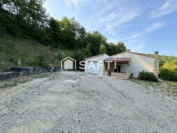 Villa de plain pied avec 5 chambres , garage et piscine