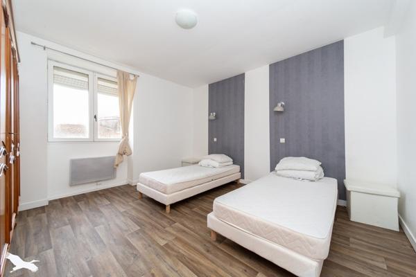 Immeuble à vendre |  Saint-Androny |  400 m²