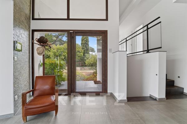 Villa d'architecte dans un écrin de verdure au centre de Castelnau le Lez