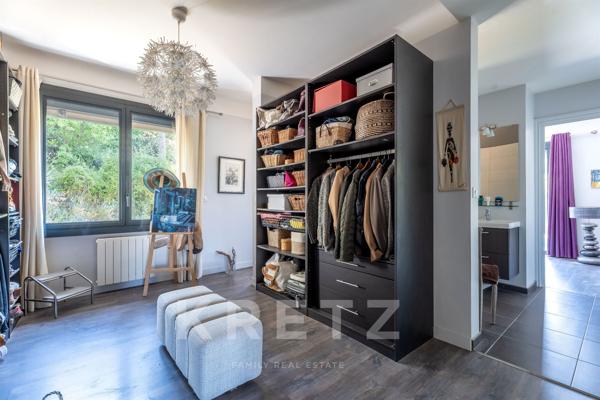 Villa contemporaine avec vue dominante