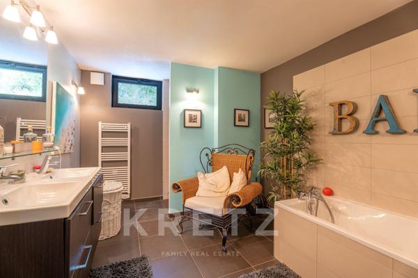Villa contemporaine avec vue dominante