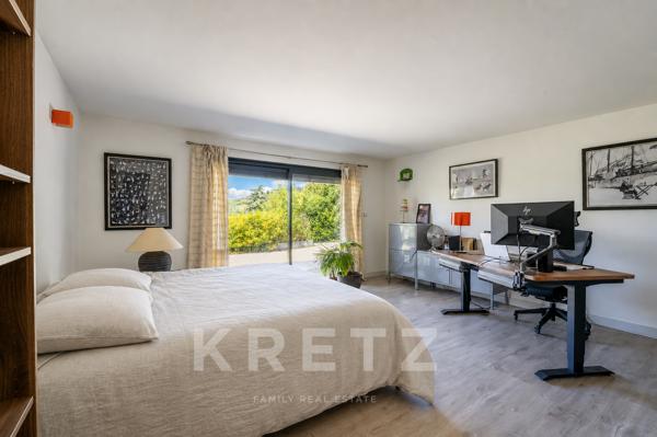 Villa contemporaine avec vue dominante