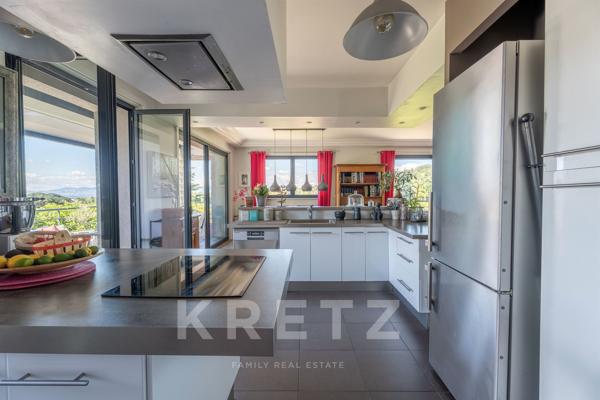 Villa contemporaine avec vue dominante