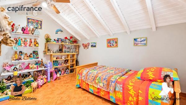 Villa spacieuse T6 avec piscine et son appartement T3 secteur calme et recherché
