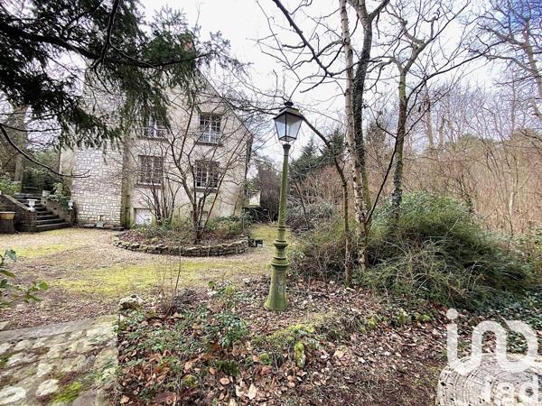 Maison 7 pièces de 242 m² à Saint-Pierre-lès-Nemours (77140)