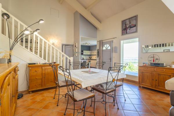 Maison familiale avec piscine et vue exceptionnelle
