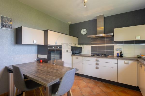 Maison familiale avec piscine et vue exceptionnelle