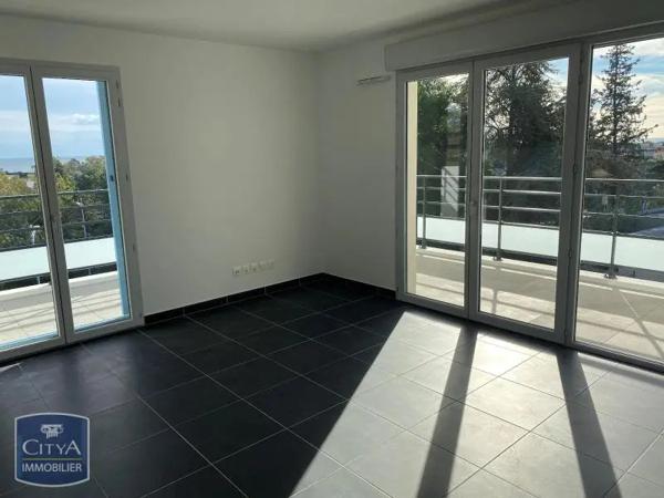 Appartement à louer 3 pièces 65.75m² Villeneuve-Loubet (06270)