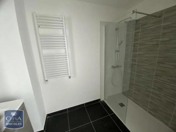 Appartement à louer 3 pièces 65.75m² Villeneuve-Loubet (06270)